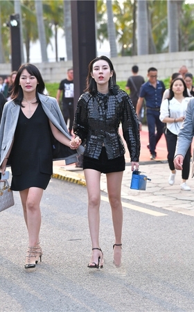 气质短发小姐姐(37P)