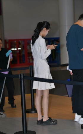 洞洞鞋白裙rou丝小妹 [19P]