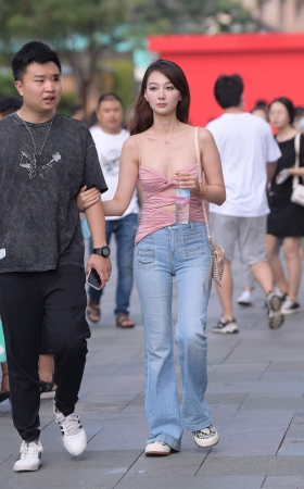 性感抹胸紧牛美女 [12P]