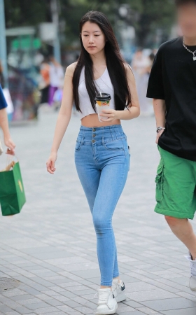 紧身蓝牛女友 [19P]