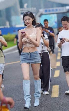 休闲时尚辣妹 [20P]