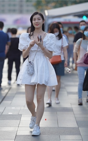白色连衣裙小姐姐【套图+视频】