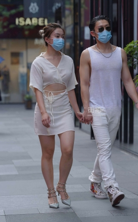 牵手白裙女友~ [25P]