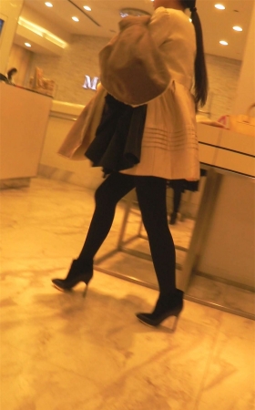 极品高跟美女服装店多次换装