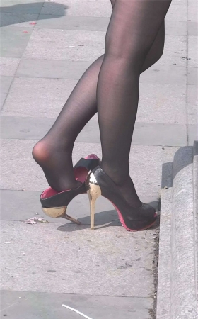 黑丝美女玩鞋