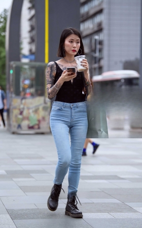 潮流紧身牛仔裤美女 [17P]