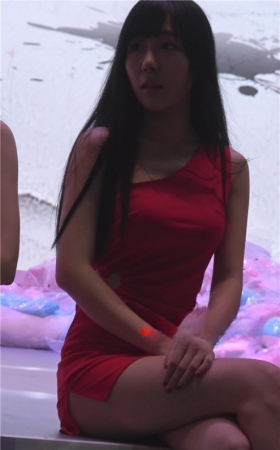 长发红裙美女模特