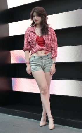 热裤紧牛美腿 [24P]