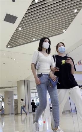漂亮的牛仔美女