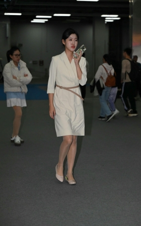 超薄肉丝连衣裙小姐姐 [19P]