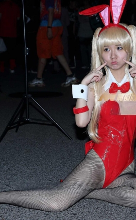 可爱的黑丝兔女郎Coser [19P]