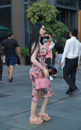碎花吊带裙