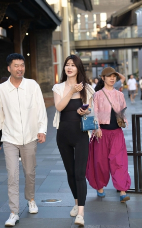 超紧身黑裤成熟型姐姐 [23P]