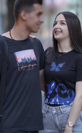 灿烂的笑容 可爱漂亮的女友 [24P]