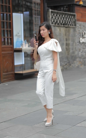 美女穿上高跟鞋 轻松拥有端庄女神气息 [17P]