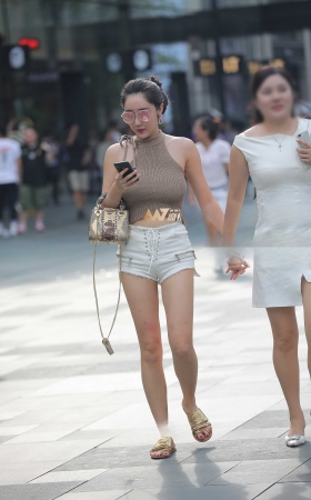 上衣这么穿还挺性感 [19P]
