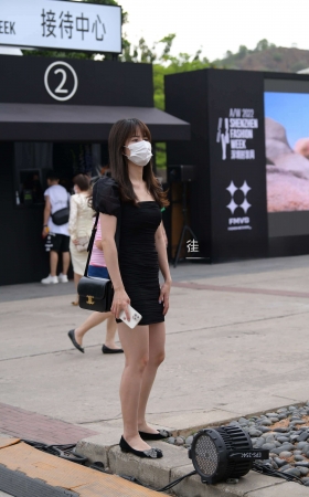 抓拍黑色短裙美腿小姐姐 [23P]