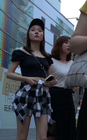 4K – 性感白皙美腿街拍高跟美女 [1.58 GB/MP4]