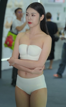 性感无痕内衣美女模特 [19P]