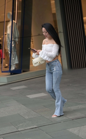 街拍大长腿喇叭长牛仔裤美女 [23P]