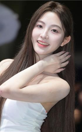 白裙美女(241P)
