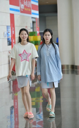 双丝姐妹 [19P]