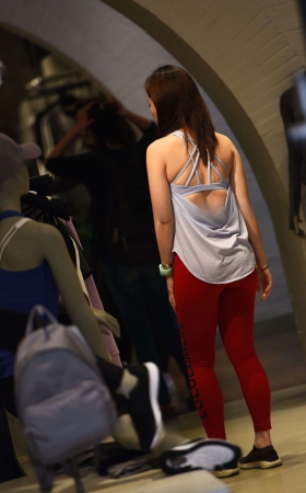 店里红裤妹妹 [15P]