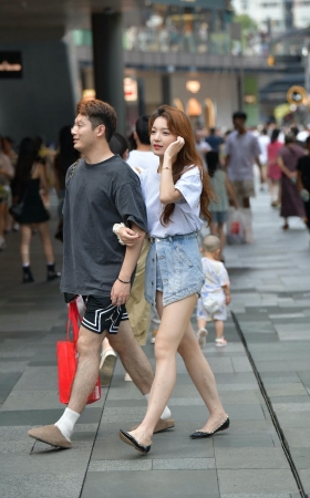 帅哥的美腿女盆友 [18P]