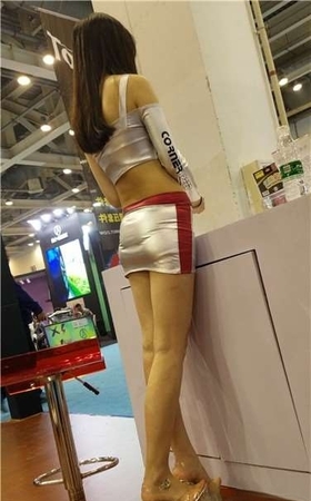 4k超清画质！超级性感好身材包臀短裙美女工作人员