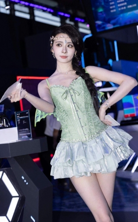 L1540-132P TCL华星光电176顶美女神小荔枝吖美腿玉足 11P
