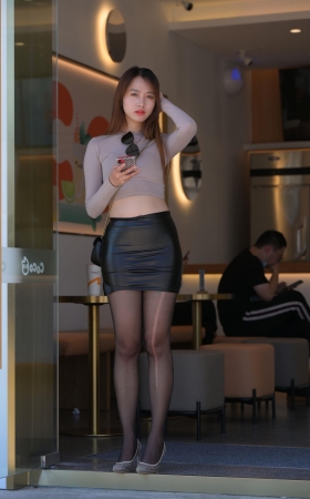 第六篇：皮短裙黑丝