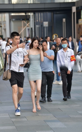 另一版本的短裙女友！ [21P]