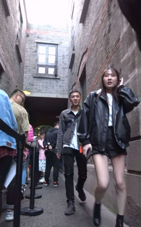 美腿小眼睛妹子