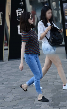 紧牛酷妹 [12P]