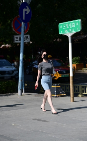 穿牛仔裤美女，身材好的没挑了