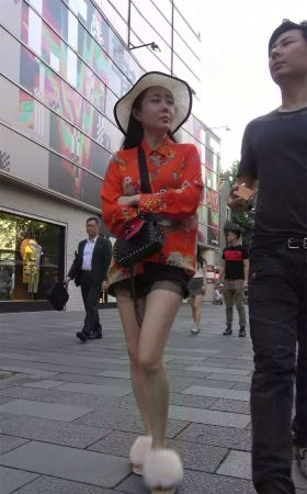 橙色花衣服太阳帽漂亮美女姐姐