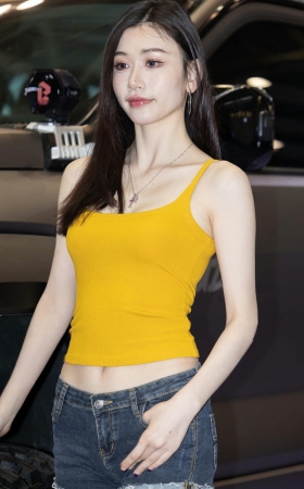 热裤美腿吊带衫模特 [19P]