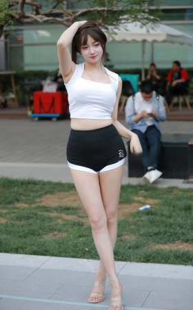 可爱的微胖女孩 [23P]
