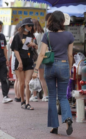 小姐姐随意的打扮 看着却很舒适 [25P]