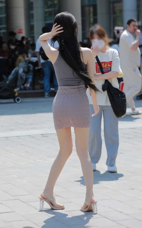 蕾丝包臀裙美女 [30P]