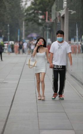 街拍吊带白短裙美腿~ [18P]
