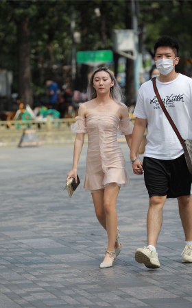 四九城嘎子街拍作品 – 甜美包臀裙女友
