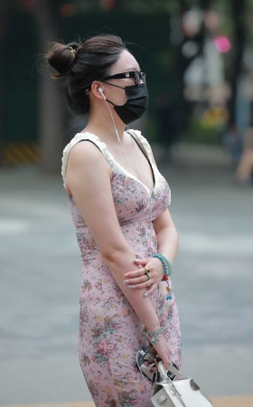 丰润包臀裙美女 [27P]