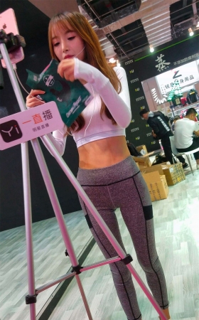 弹力裤小蛮腰一直播网红美女主播在直播