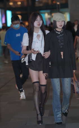 夜拍半高嘿丝美姐 [23P]