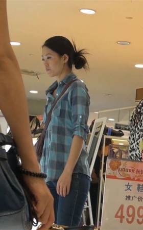 最愿意看见女孩以二郎腿姿势露出足底