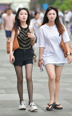 25324-1=50√街头黑丝闺蜜 9P