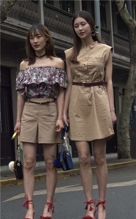 4K 街拍短裙凉高跟性感美女美女姐妹 2  [1.92 GB]