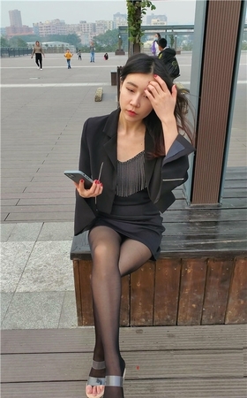 漂亮的黑丝姐姐