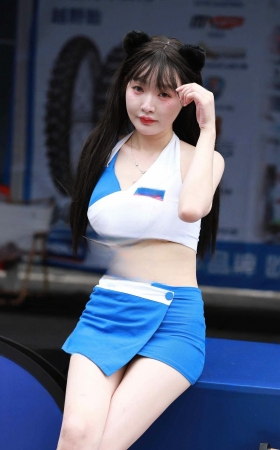 网红小姐姐裹不住的面包VS春光 8P